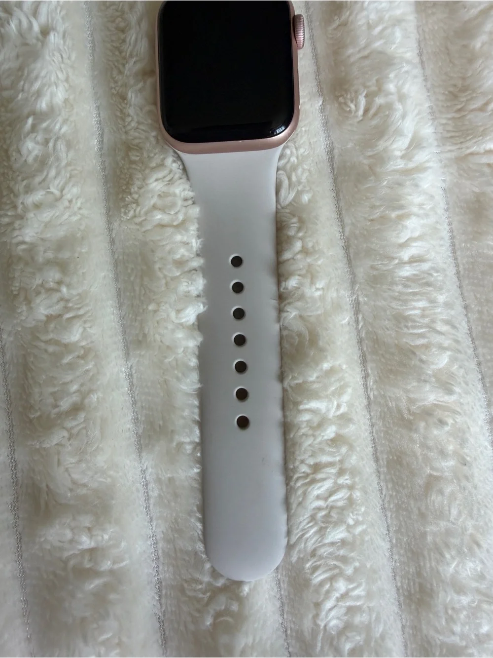 Apple Watch SE 40mm Rose Gold Smartwatch with Starlight Band